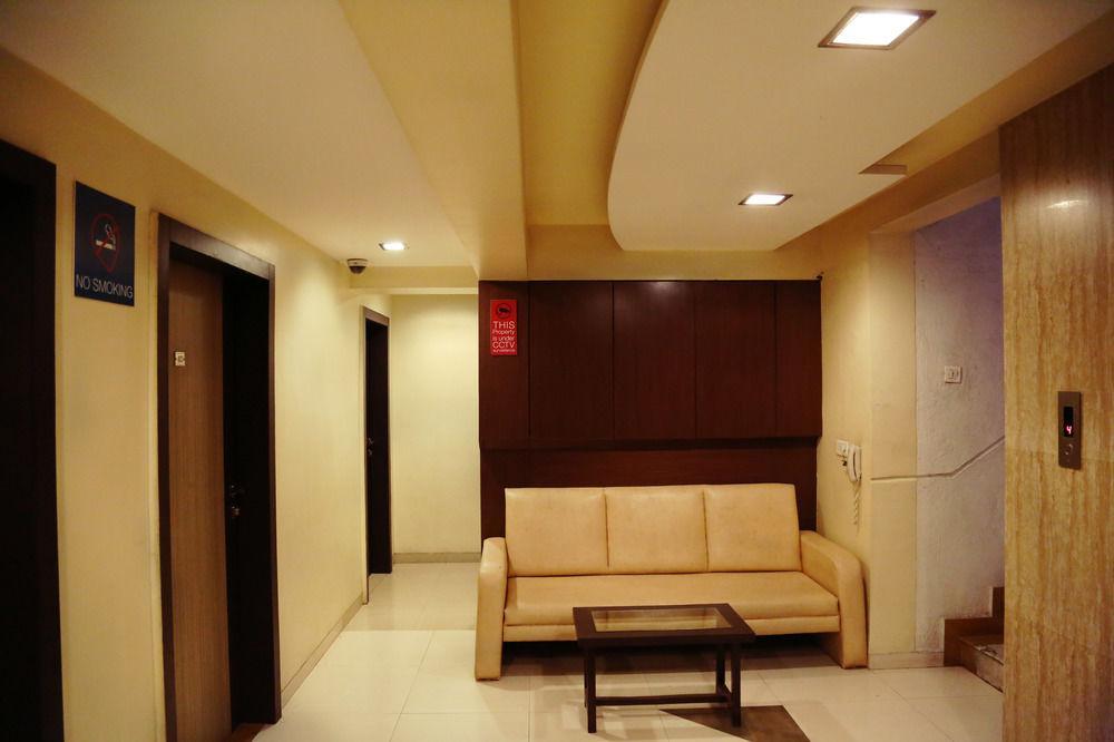 פונה Oyo Rooms Yerwada Chowk מראה חיצוני תמונה